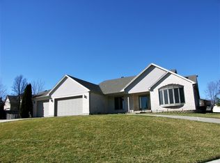 3104 Turnberry Dr, McHenry, IL 60050