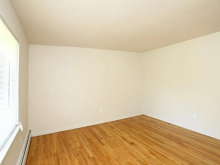 Brookside Gardens Apartments — Photo 13