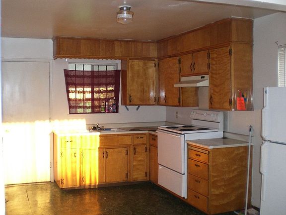 3rd image of 2492 S Madison St