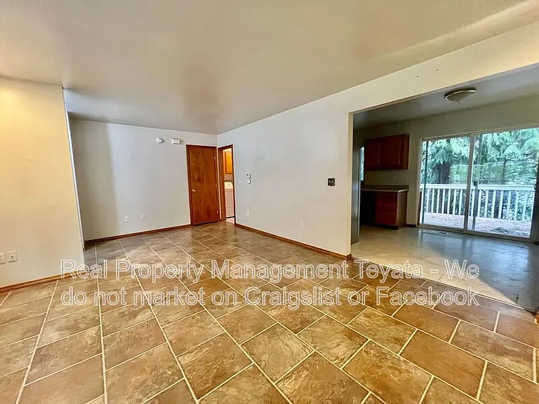 450 W Alder Dr — Photo 3