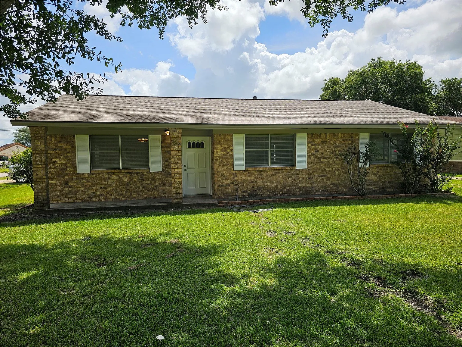3 bed, 1.0 bath, 1281 sqft, $1,650 — Photo 4