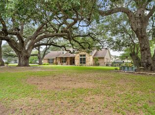 618 S Hudson St, Flatonia, TX 78941