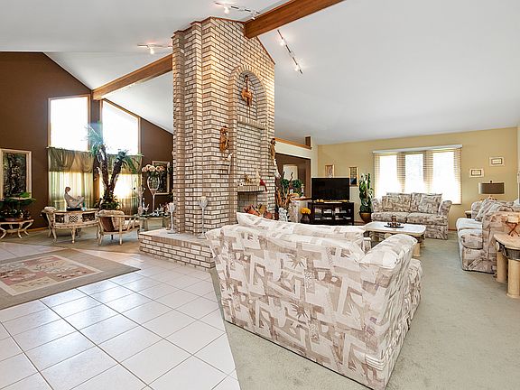 5th image of 11833 Brook Hill Ct