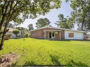 2914 Sabine Dr, Alexandria, LA 71303