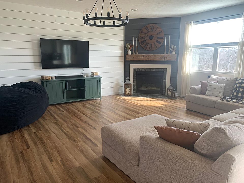 1st image of 429 Fox Dr