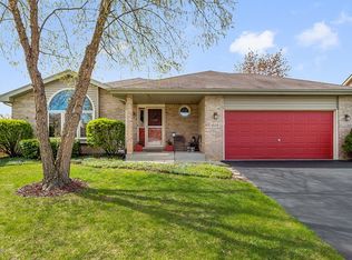 1020 Coach Ln, Lemont, IL 60439