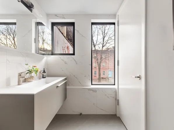 650 East 6th Street image 8 of 11