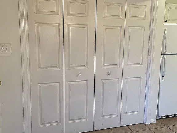 5th image of 1010 E Providencia Ave