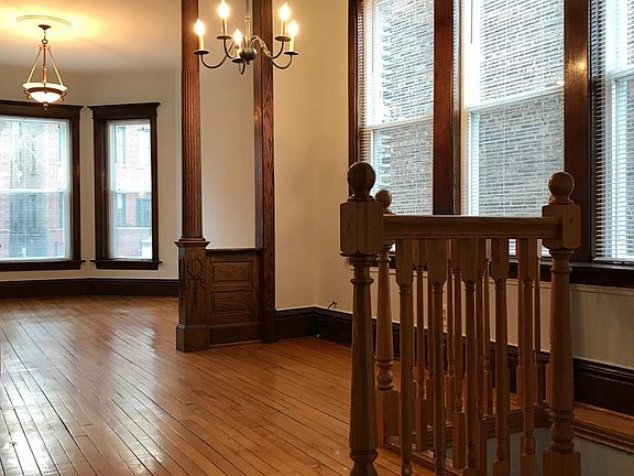 3rd image of 847 N Maplewood Ave APT 1