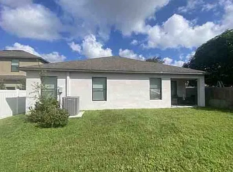 Whitecap Dr, Riverview — Photo 2