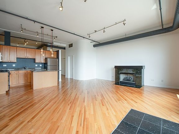 5th image of 1400 N Milwaukee Ave APT 403