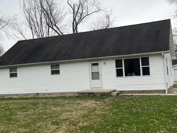 906 E 1150th Ave, Shobonier, IL 62885