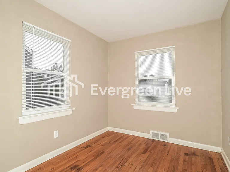 9708 Theodosia Ave — Photo 14