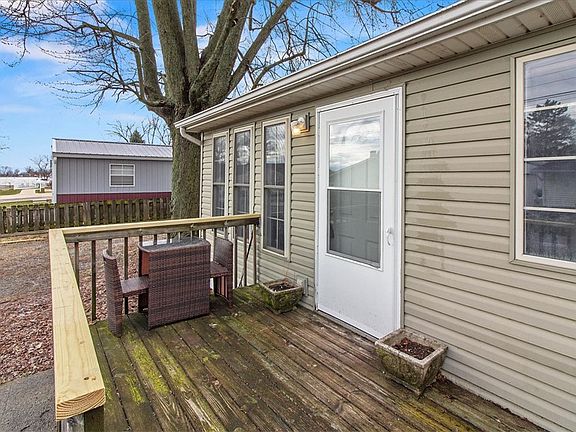 5th image of 9050 Elm St