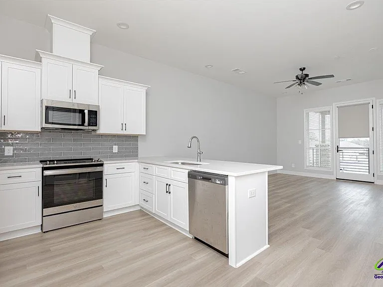 1013 Northside Dr — Photo 37