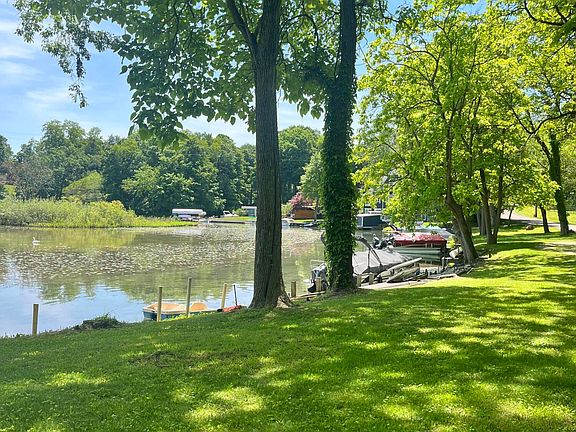 4th image of 8226 Lake Vista Dr