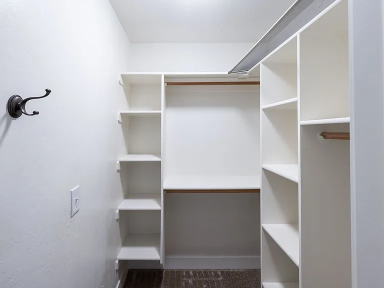 303 S Park Ave — Photo 30