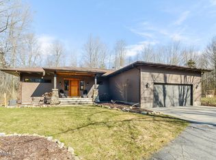 62 Foleys Grade Dr SE, Lowell, MI 49331