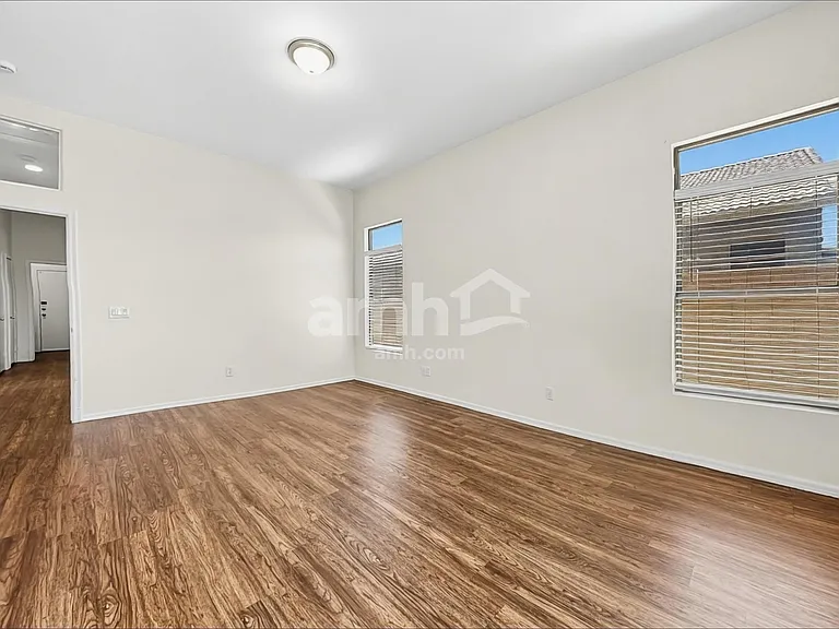 9435 W Pierson St — Photo 10