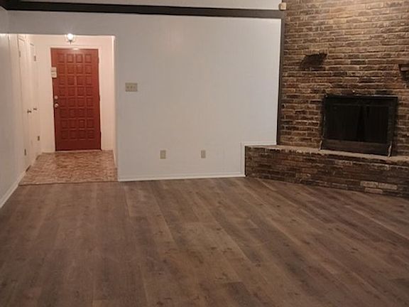 3rd image of 1013 Hunters Creek Dr