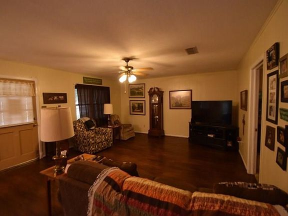 3rd image of 1465 W Groesbeck St