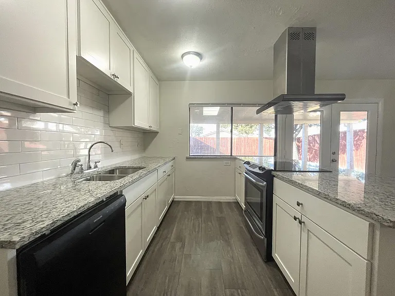 5608 Terry St — Photo 8