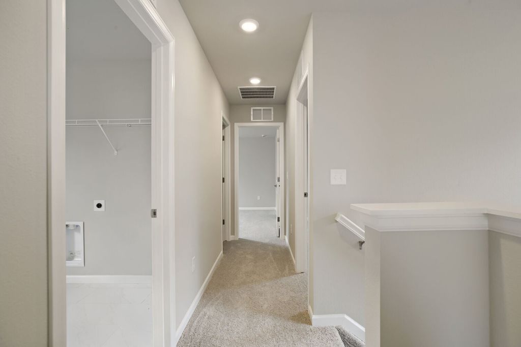 2448 Heyworth Ln