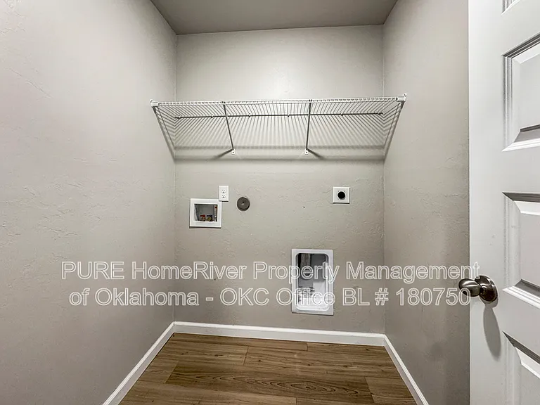 2516 Rosewood Ln — Photo 9