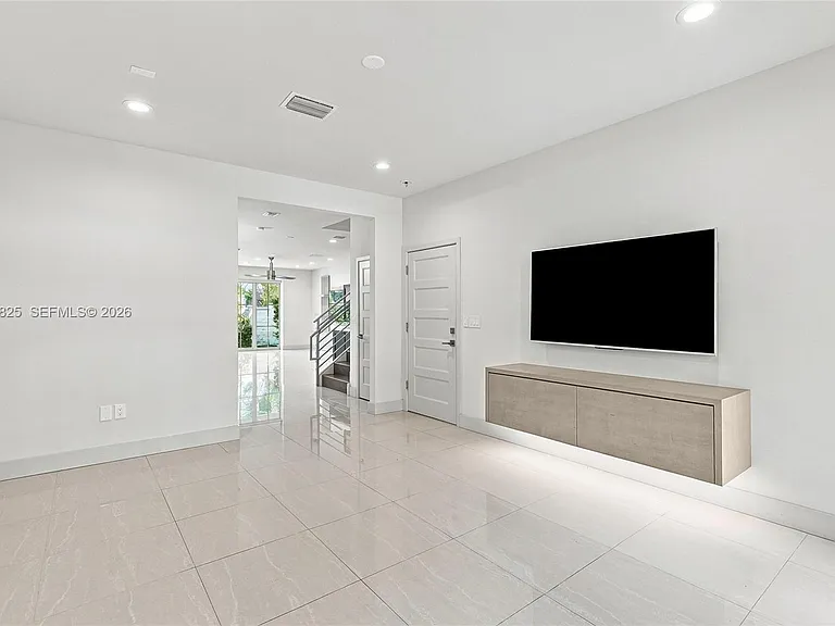 3237 NE 5th St #3237 — Photo 22