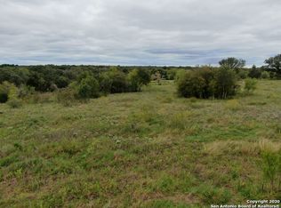 270 Shamrock Dr, Floresville, TX 78114