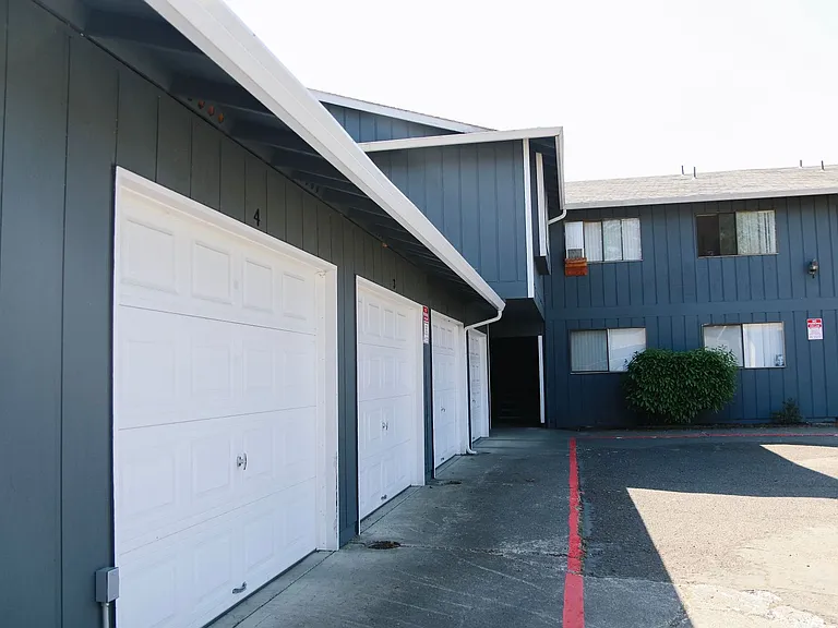 12550 SE Powell Blvd — Photo 36