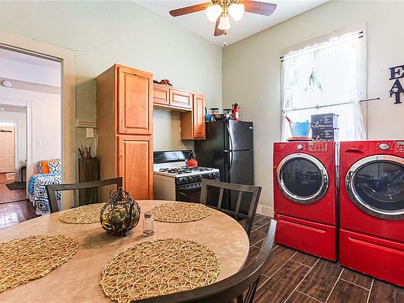 5th image of 3028 Laurel St