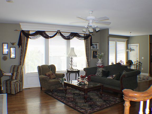 3rd image of 16217 Juniper St