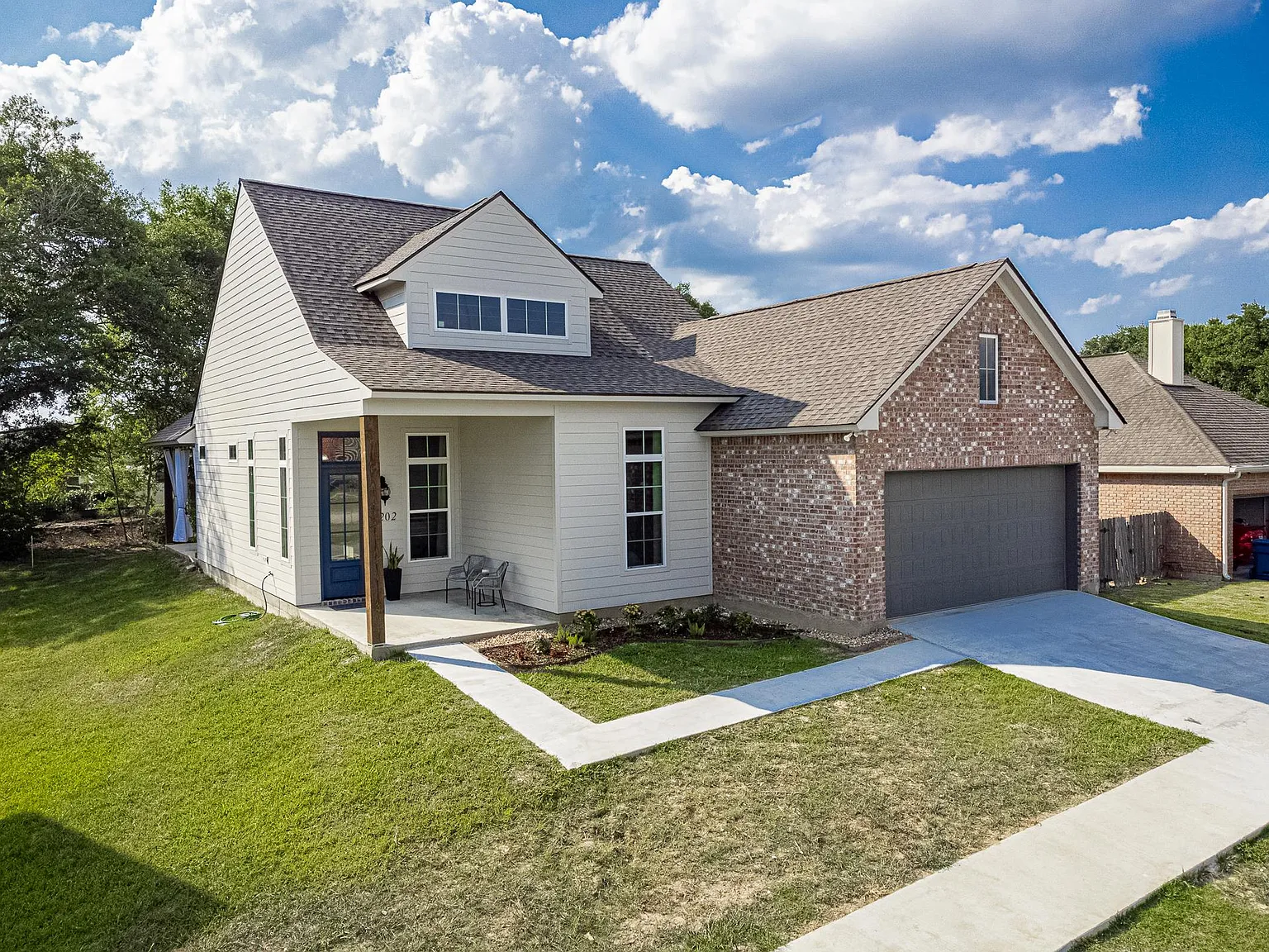 4 bed, 2017 sqft, $4,000 — Photo 4