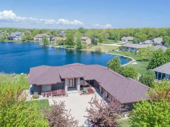 1001 Crown Pointe Circle, Suamico, WI 54173