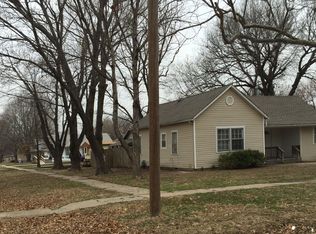 429 S Cedar Ave, Newkirk, OK 74647