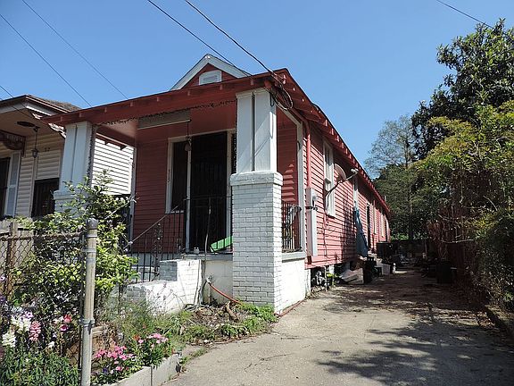 2nd image of 315 Adams St