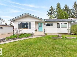 38 Pine St, Strathcona County, AB T8A 1G5
