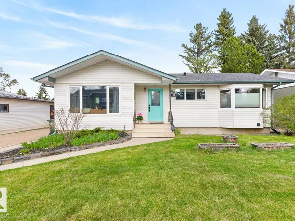 38 Pine St, Strathcona County, AB T8A 1G5