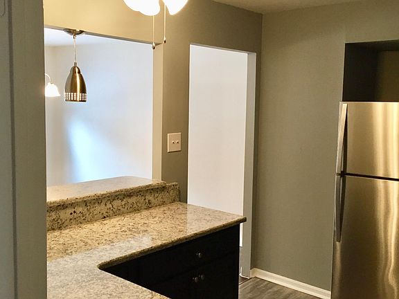4th image of 223 Bishops Dr