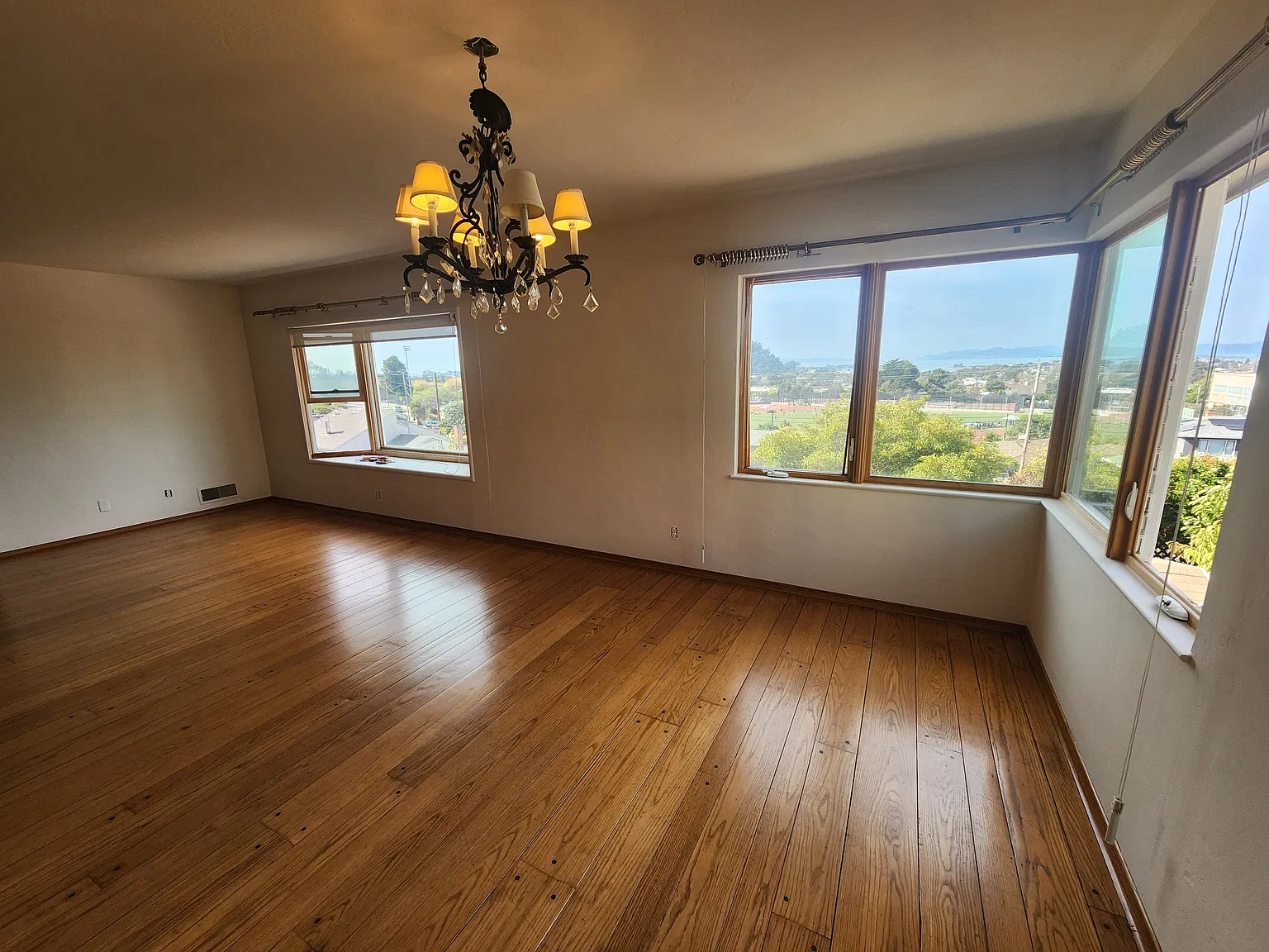 Bonnie Drive, El Cerrito — Photo 3