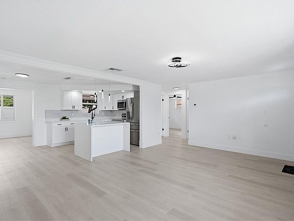 5th image of 5541 VIOLET DRIVE