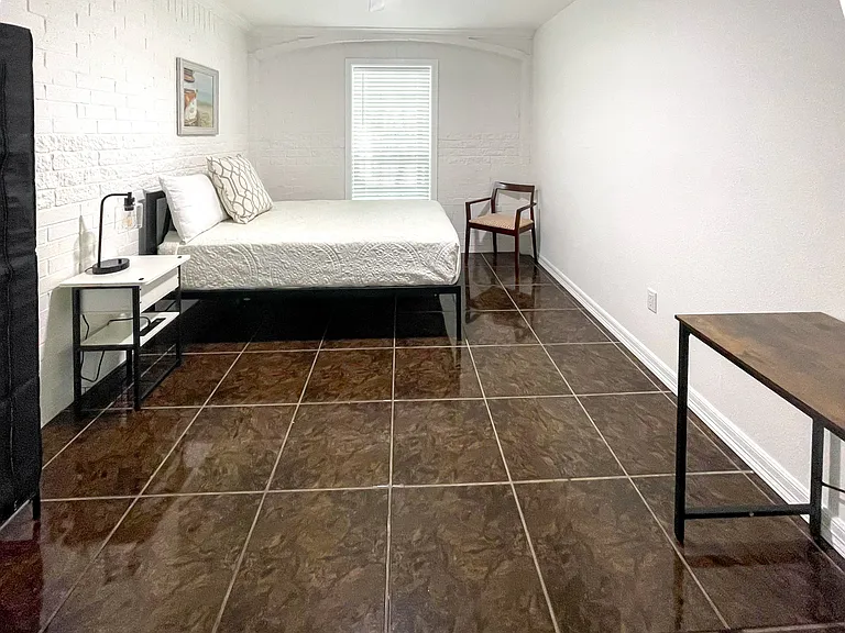 Tophill Dr — Photo 1