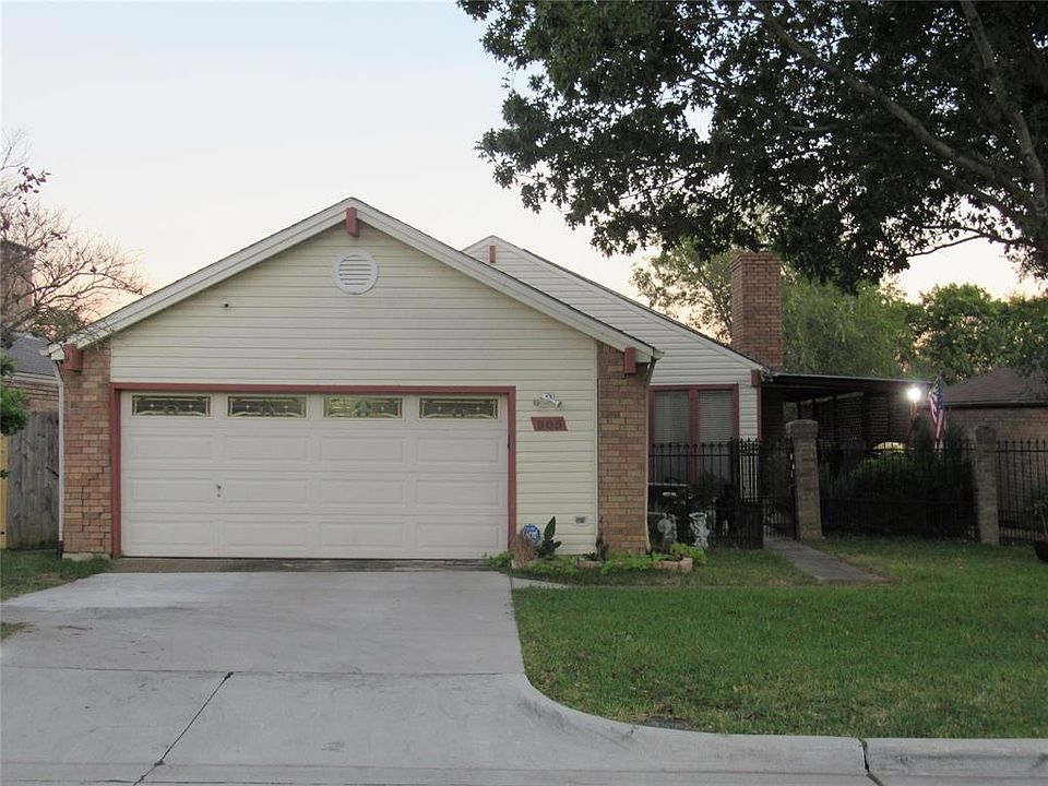 1st image of 905 Country Club Cir