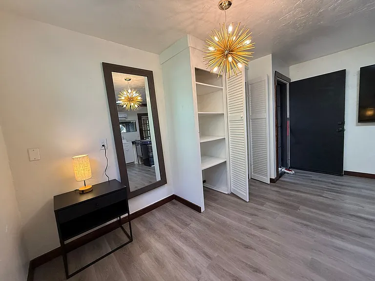 239 N Warren Ave — Photo 35