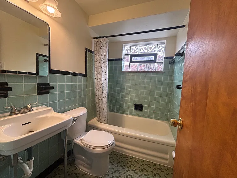 17840 Lake Shore Blvd — Photo 5