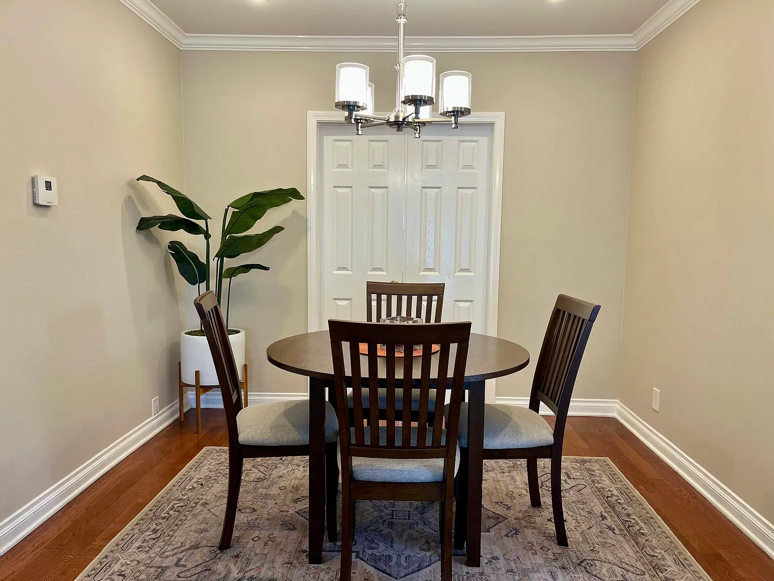 6010 S Harcourt Ave — Photo 3