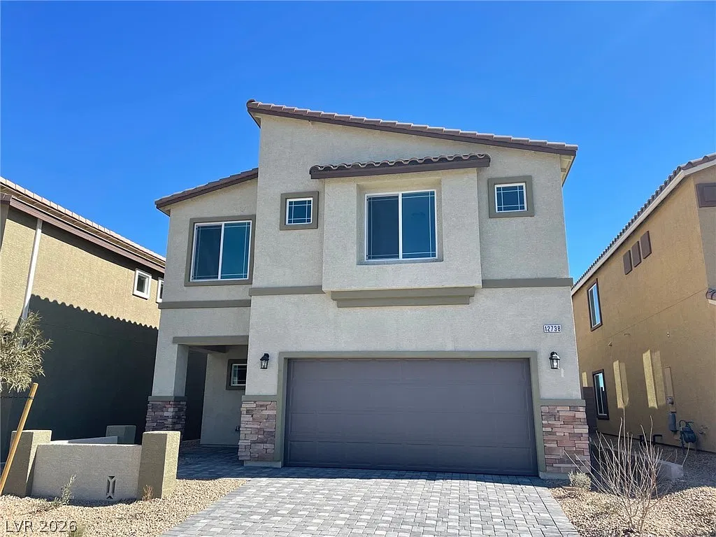 4 bed, 2.5 bath, 2433 sqft, $2,800 — Photo 2