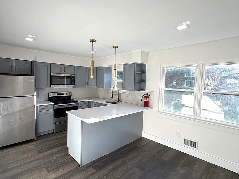 310 Sawmill Rd — Photo 5