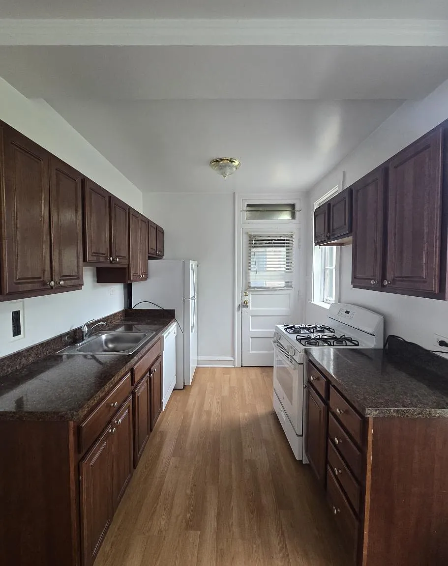 913 Elmwood Avenue #C3 — Photo 4
